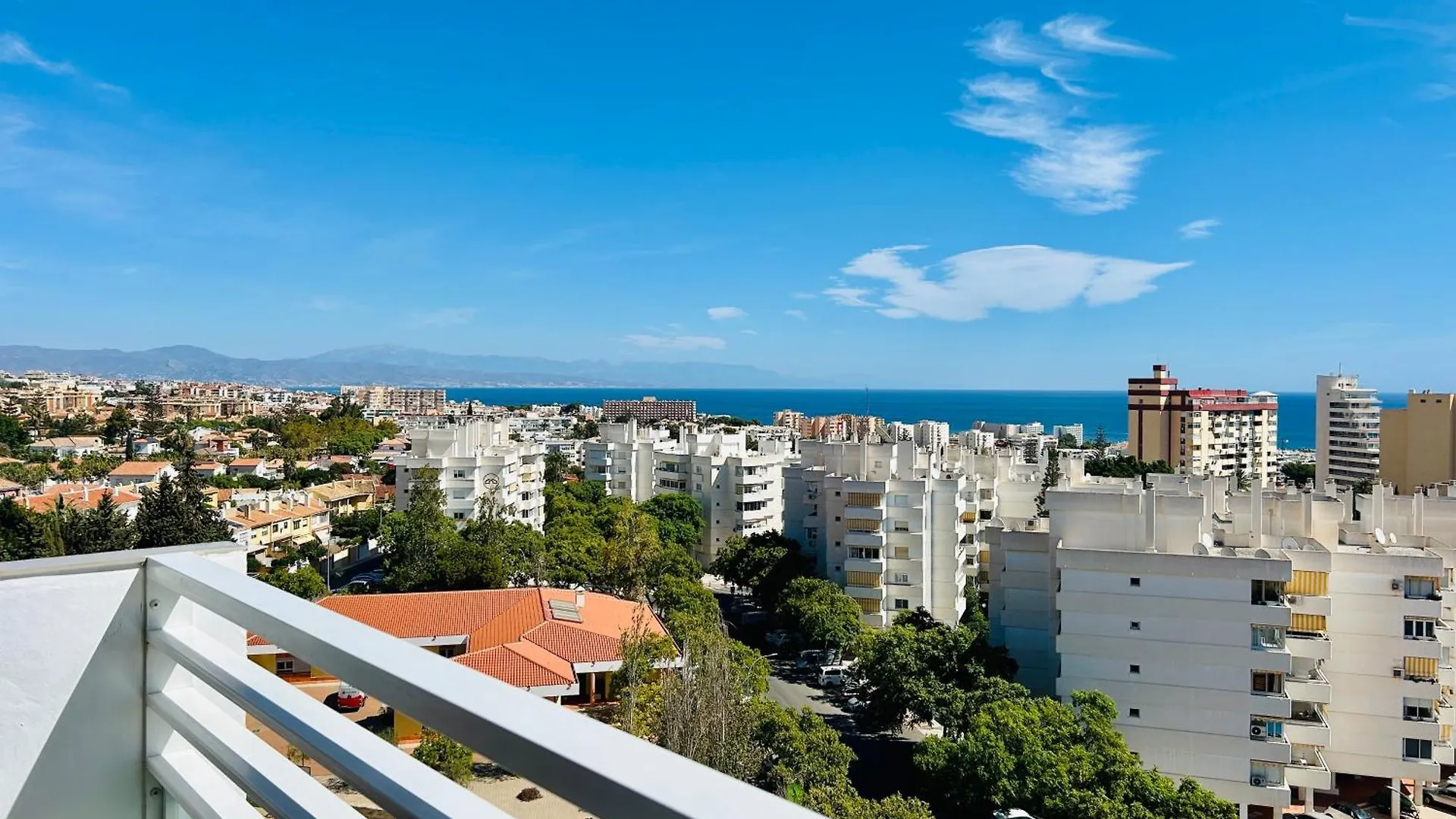 Stylish Sea-View Apartment Benalmadena
